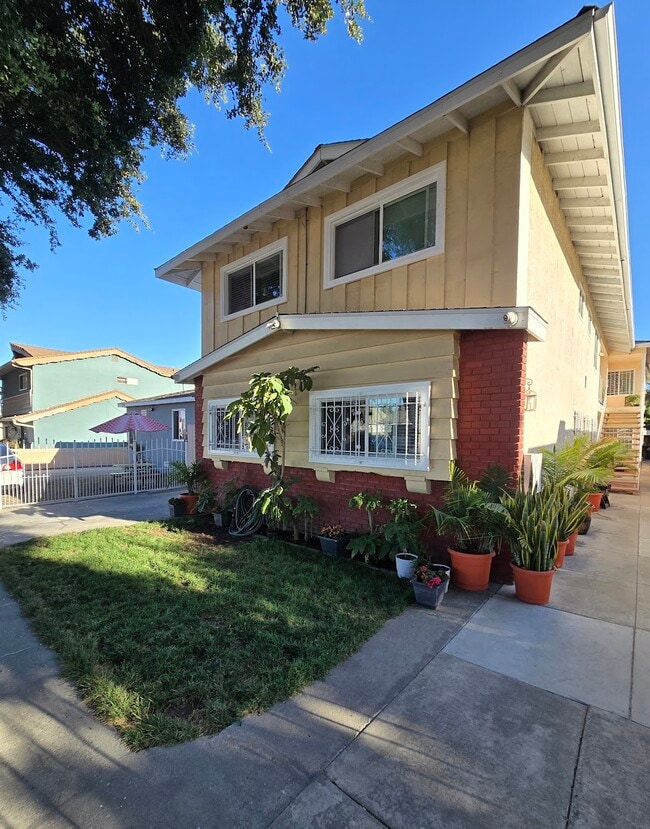 Building Photo - 2726 Orchard Pl Unit B