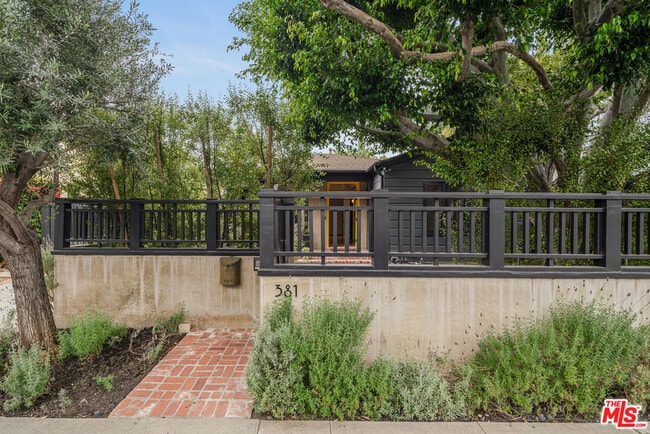 Photo - 381 Huntley Dr