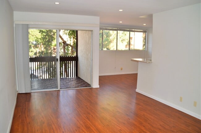 Photo - 6050 Canterbury Dr Unit F205