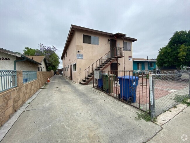 Building Photo - 2 BED & 1 BATH UNIT AVAILABLE - LOS ANGELES! Rental