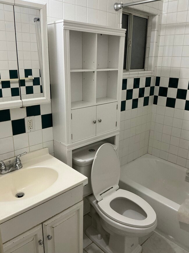 Photo - 810 Earlham St Unit Adu