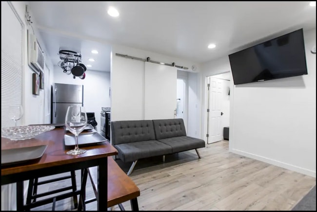 Photo - 14248 Oxnard St Unit 3