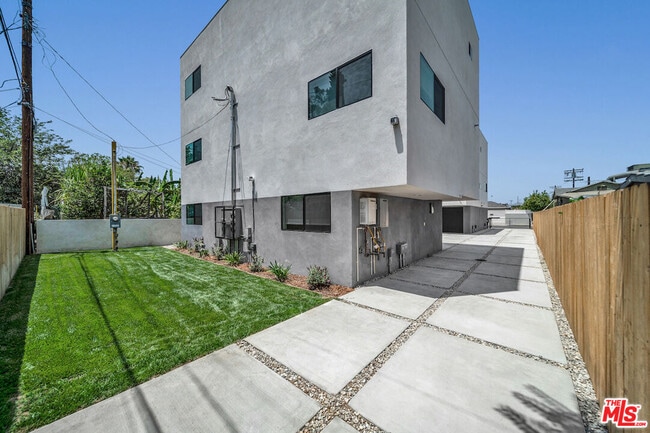 Photo - 11520 Emelita St