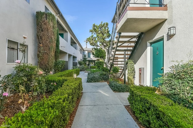 Photo - 400 E Live Oak St