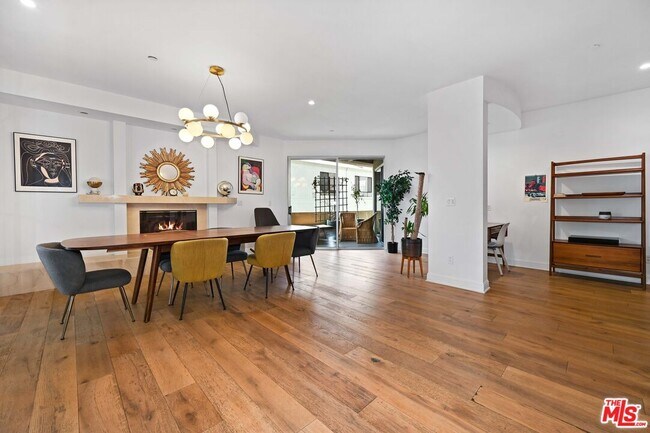 Photo - 1521 Greenfield Ave Unit 305