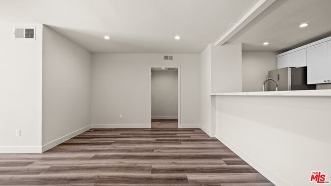 Photo - 7453 Haskell Ave Unit 9