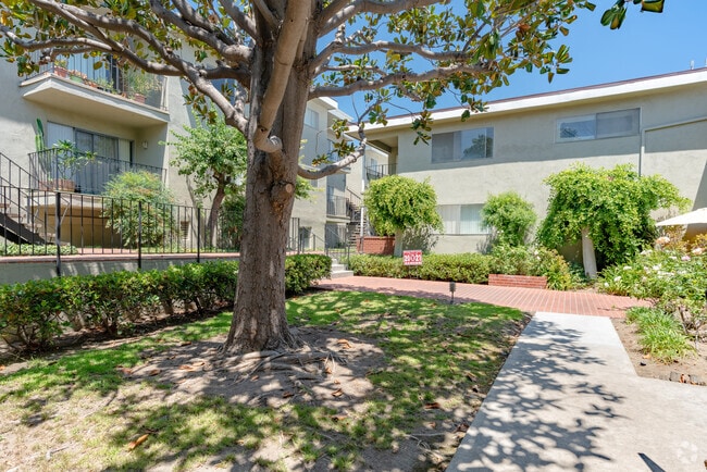 Courtyard - 6335 Comstock Ave