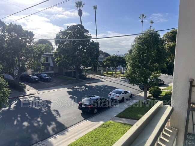 Photo - 3842 Basilone St