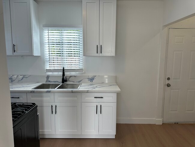 Photo - 2651 S Cloverdale Ave Unit 2651