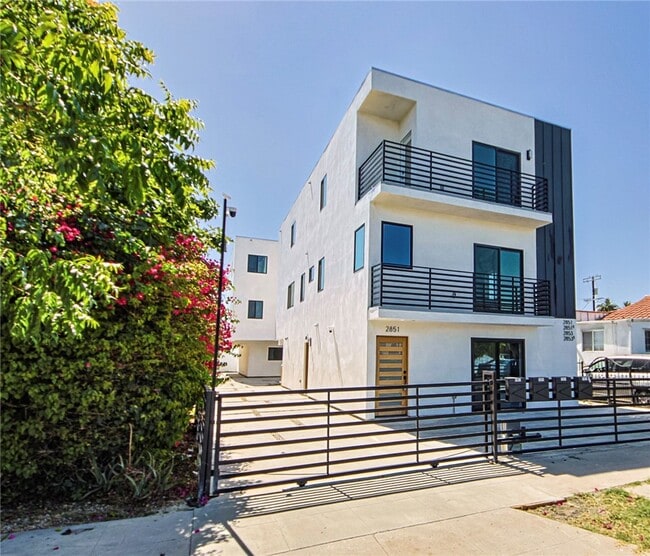 Building Photo - 2851 S Victoria Ave