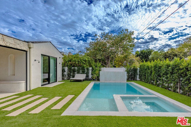 Photo - 4703 Saloma Ave