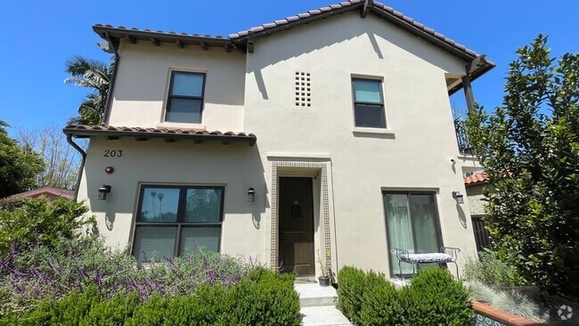 Building Photo - 203 S Meridith Ave Rental
