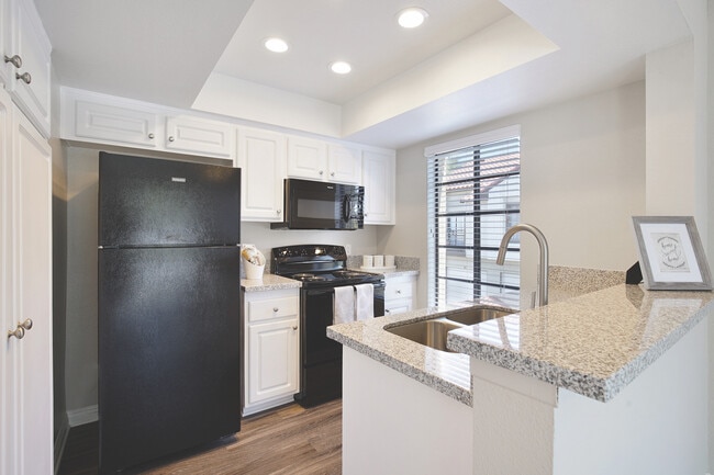 Photo - Villa La Paz Apartment Homes