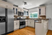Kitchen - 815 Broadway St Unit 1