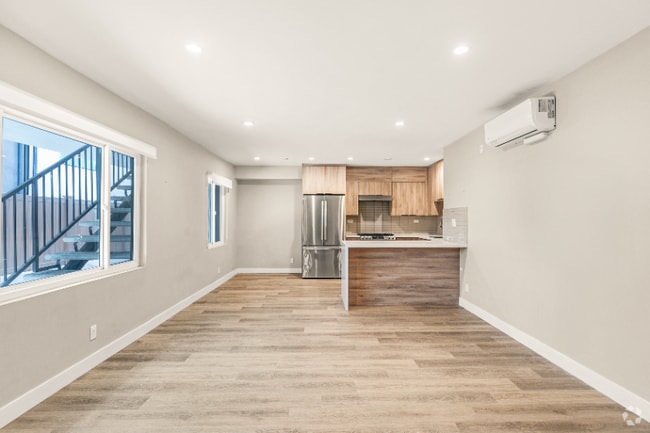 Building Photo - 1307 Tamarind Ave Unit 2 Rental