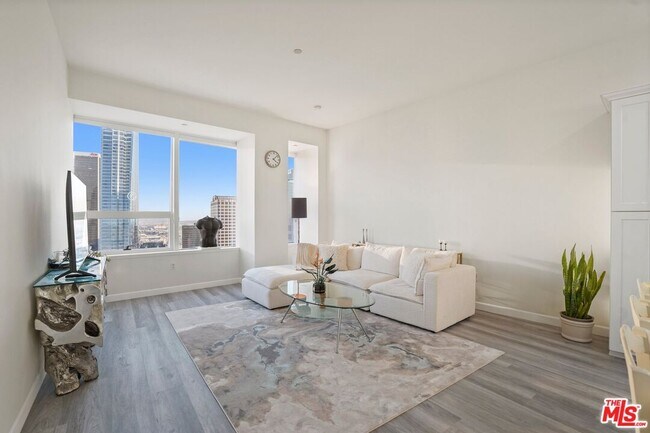 Photo - 1100 Wilshire Blvd Unit 3307