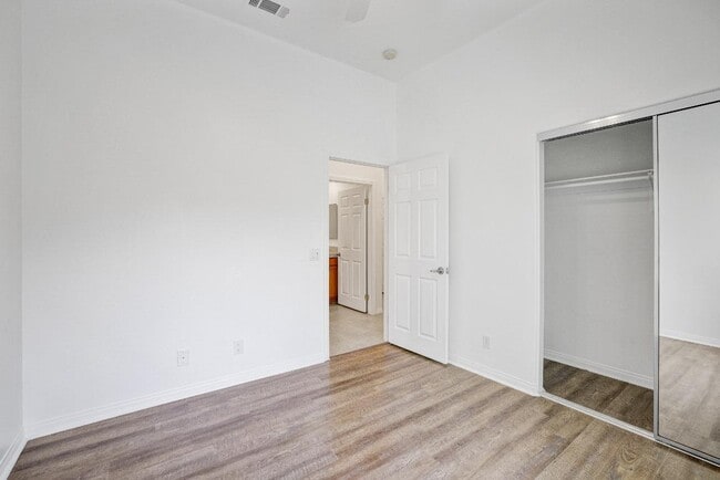 Photo - 79-821 Ave 42
