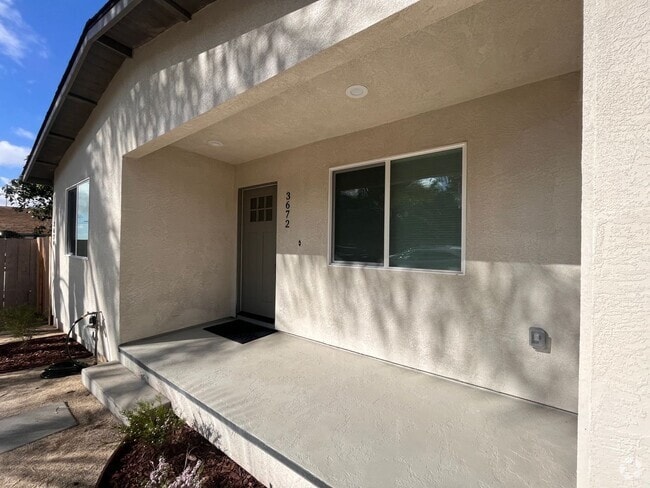 Building Photo - 3672-74 Unit 3672 Rental