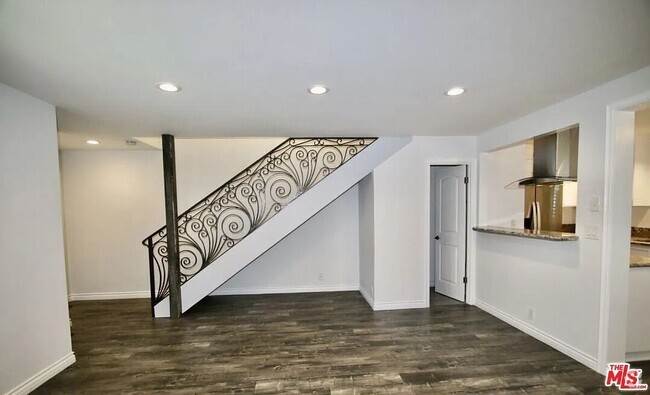Building Photo - 3 Santa Monica Pier Rental