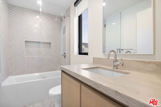 Photo - 426 Arnaz Dr