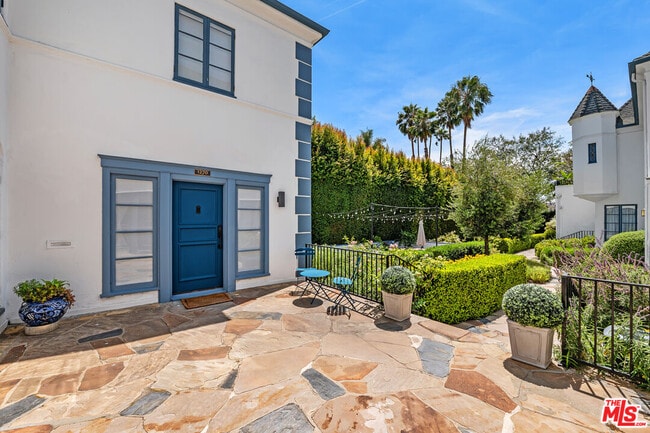 Photo - 1270 Hayworth Ave