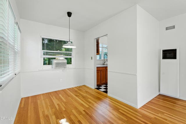Photo - 1545-1542 Riverside Dr