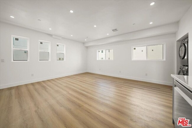 Photo - 912 N Hudson Ave