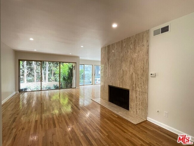 Building Photo - 11645 Mayfield Ave Unit 1 Rental