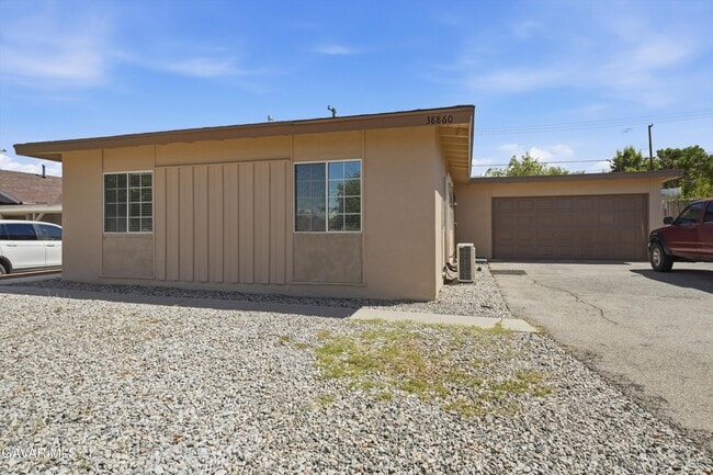 Building Photo - 38860 Deer Run Rd