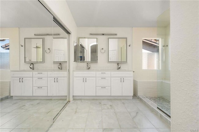 Building Photo - 5835 E Ridgemont Ct