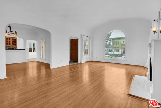 Photo - 6131 W 5th St