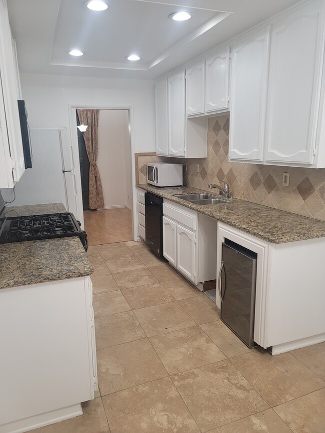 Building Photo - 330 Cordova St Unit 166