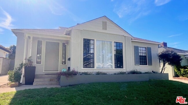Photo - 7311 Dunfield Ave