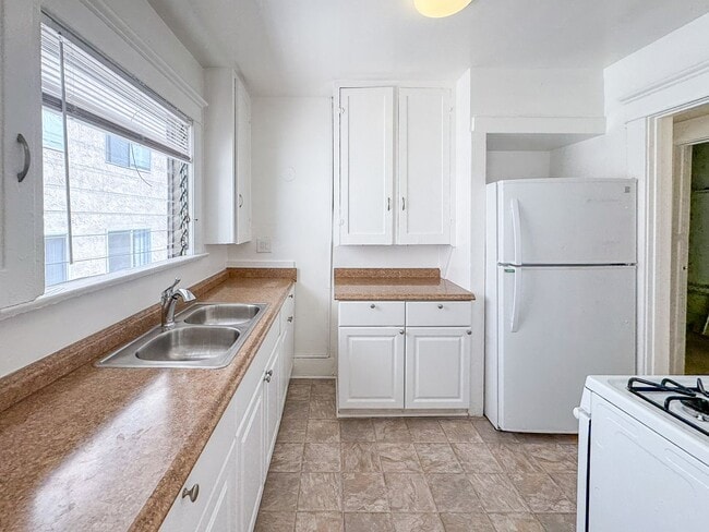 Photo - 338-340 1/2 S. Catalina St.-338 1/2 Unit 338 1/2