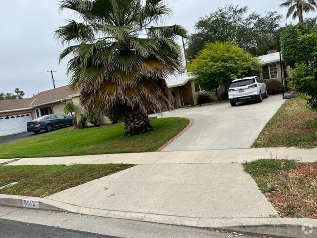 Building Photo - Unique 3 Br 2 Ba House in a Quiet Neighbor...