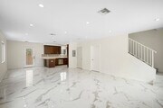 Photo - 532 W Harvard St