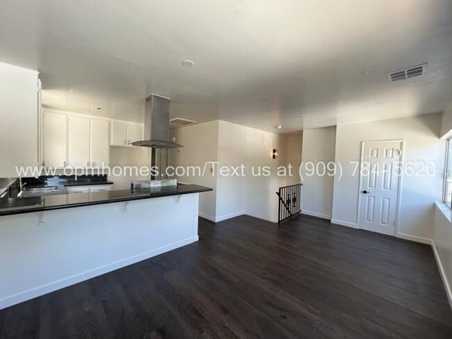 Building Photo - 1415 Seward St Unit 1415