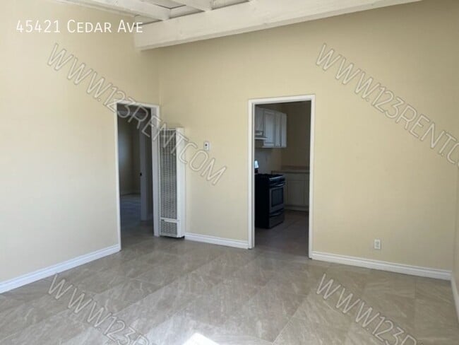 Photo - 45421 Cedar Ave