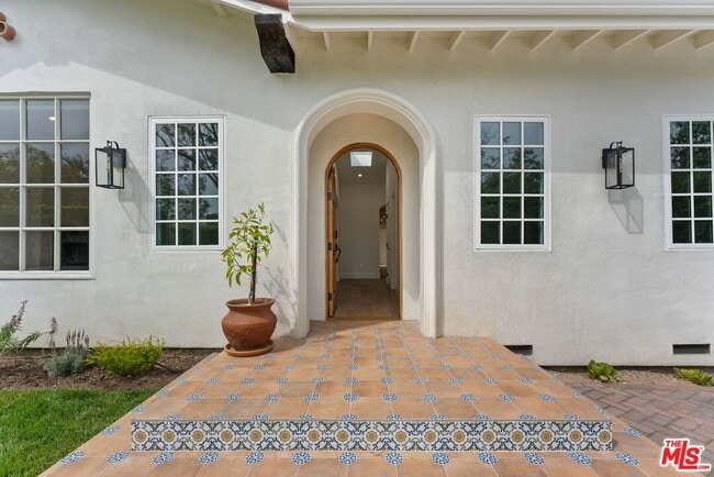 Photo - 9005 Rosewood Ave