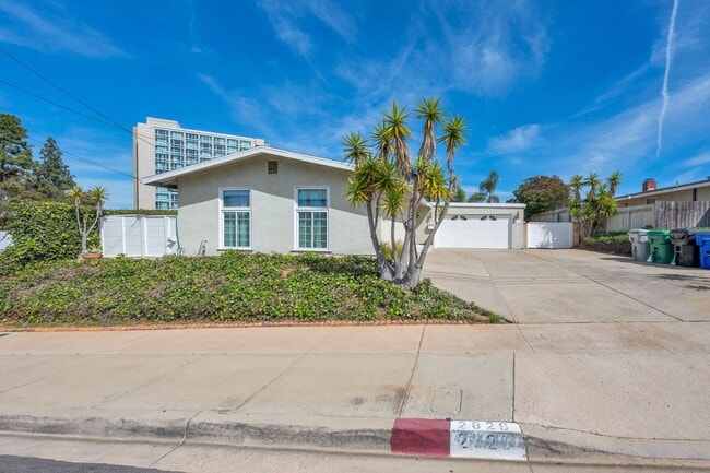 Photo - CHARMING 3-BED 2-BATH NEAR THE BAY WITH SPECTACULAR CANYON VIEW