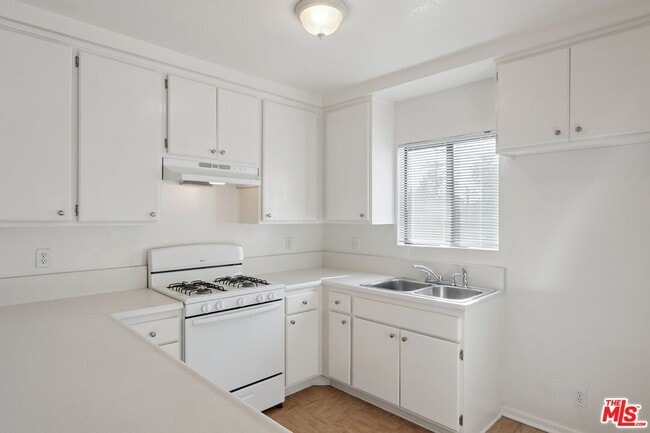 Photo - 5429 Troost Ave Unit 4