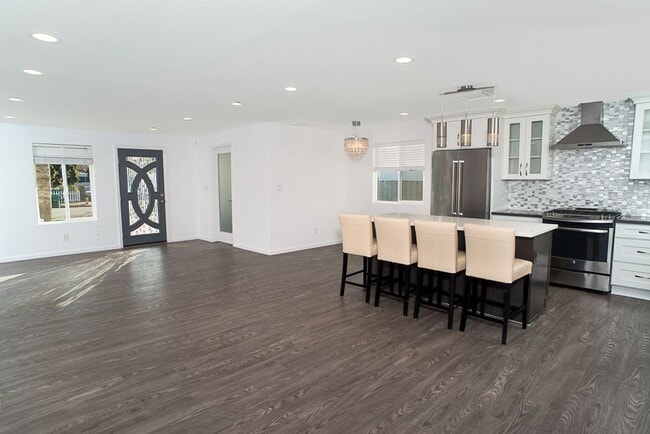 Photo - 18337 Erwin St