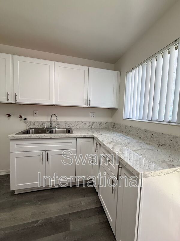 Photo - 13612-24 1/2 Doty Avenue