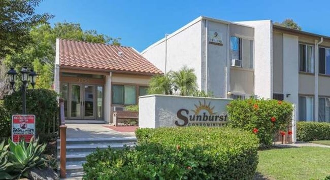 Building Photo - 2 bedroom, 1 bath, upper level unit