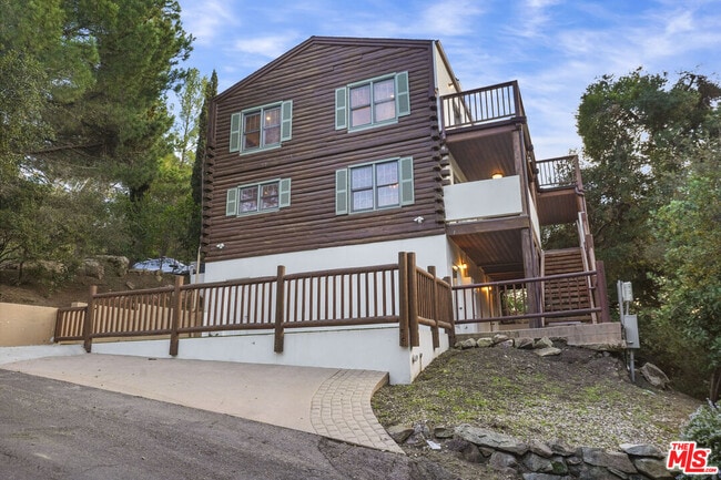 Photo - 373 Loftyhill Dr