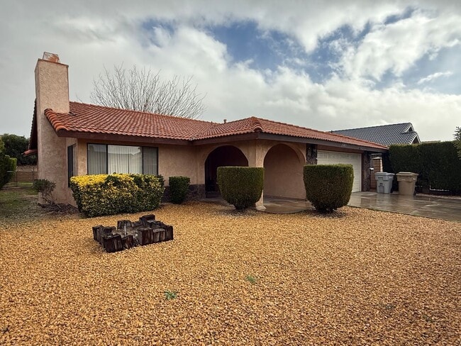 Building Photo - Victorville- Spring Valley Lake, 3 Bedrooms 2 bathrooms, New Paint