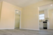 Living room - 1155 N Columbus Ave Unit A