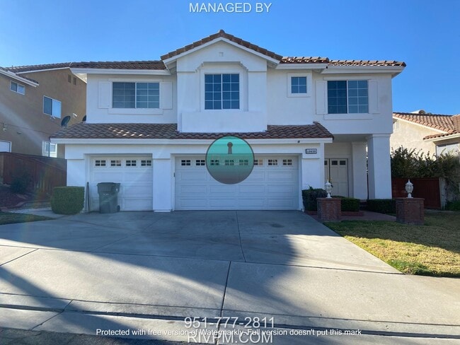 Step into luxury with this expansive 5 bed... - Step into luxury with this expansive 5 bed... House