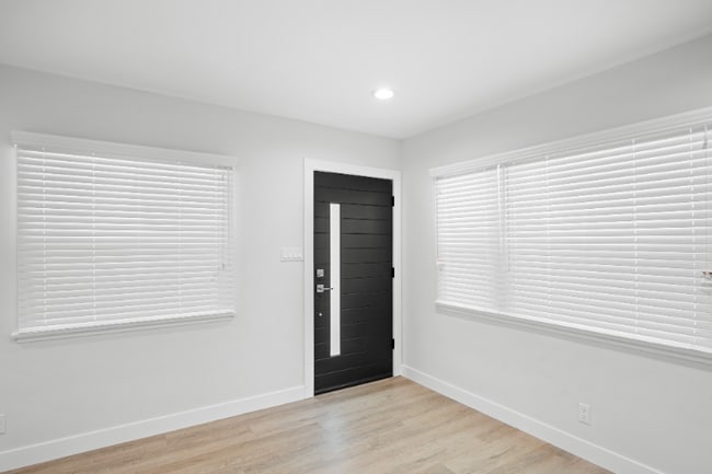 Photo - 623 E Chevy Chase Dr Unit C