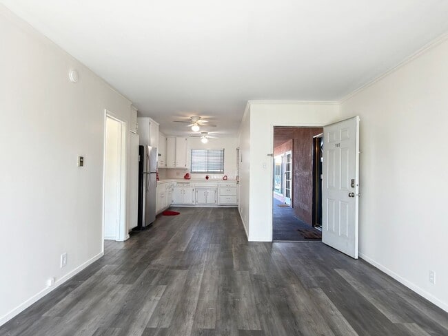 Building Photo - **1139 E Ocean Blvd #301 Long Beach** Upstairs 1 bedroom 1 bath !!2 weeks free OAC!! Unit 301
